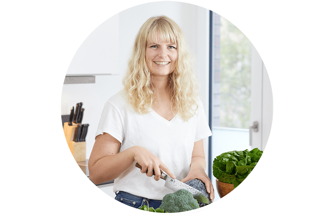 Julia lacht in die Kamera