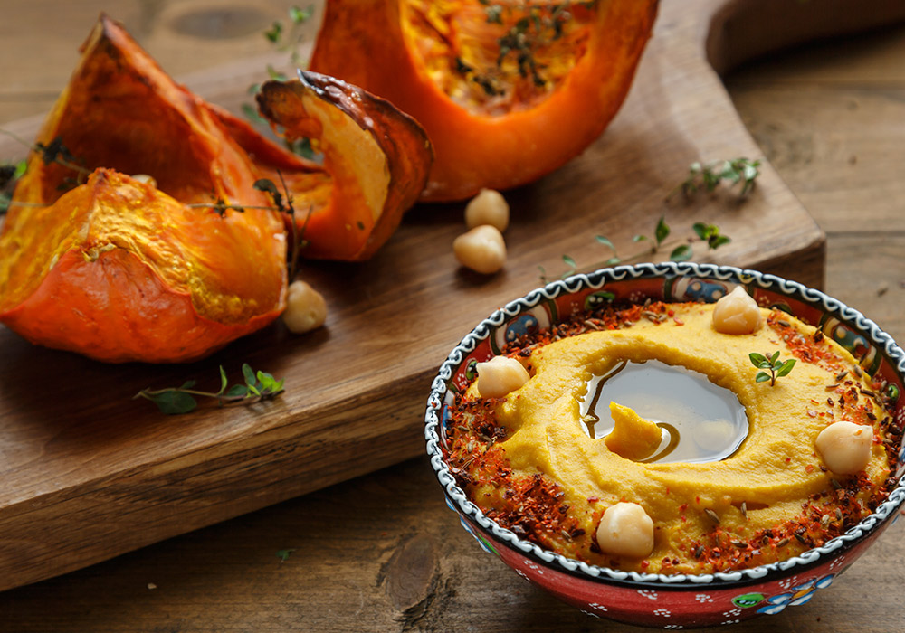 Kürbis-Hummus mit Kichererbsen und Gewürzen