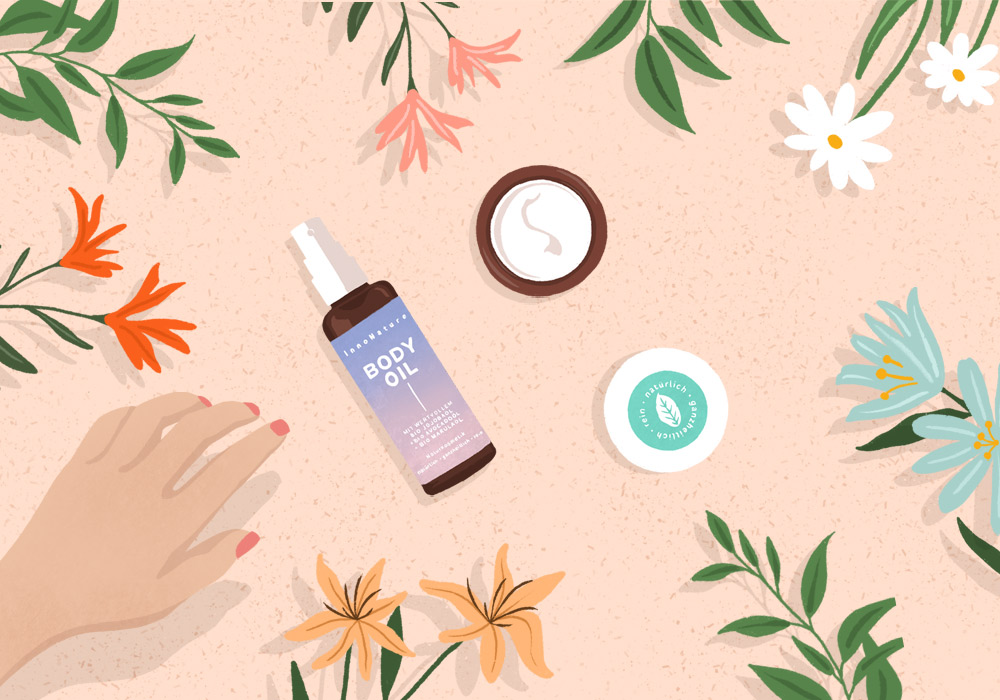 Grafik: InnoNature Body Oil und Deocreme umgeben von Blumen auf rosa HIntergrund