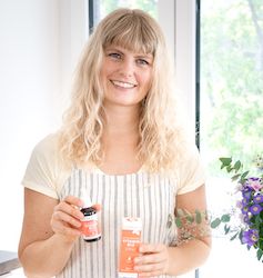 Julia lächelt in die Kamera